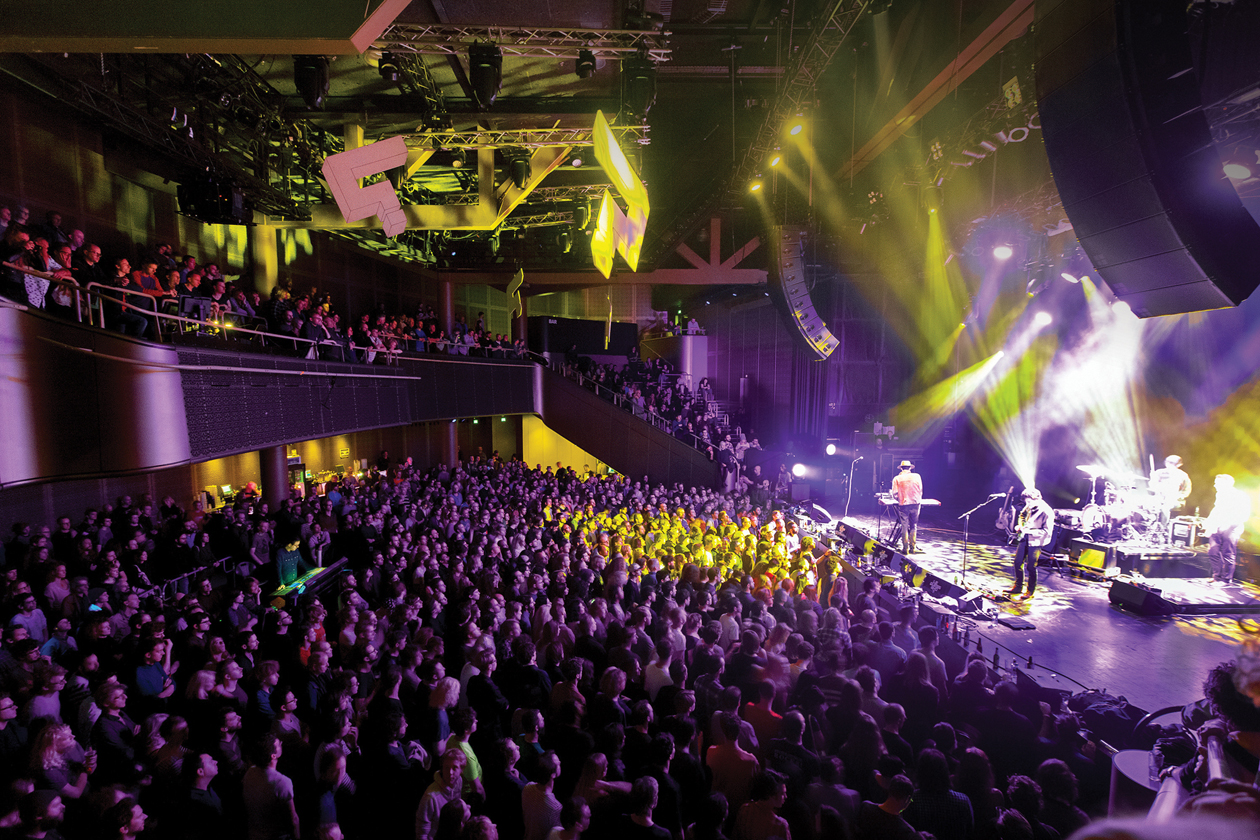 Audience at a concert by Deerhunter